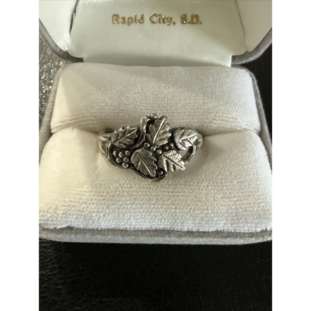 VTG Wheeler Manufact. Black Hills 925 Sterling Grape Leaves Sz 10.5 Ring 3.52g